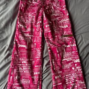 Volcom red  Graphic woman’s snowboarding pants